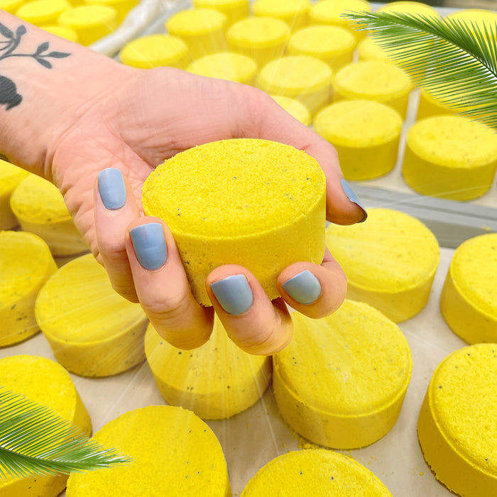 Lemon & Poppy Seed Bath Bomb
